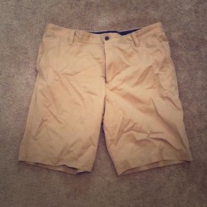 NEVER WORN IZOD CARGO SHORTS